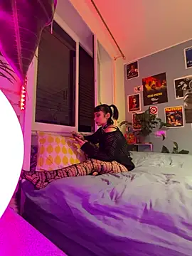 Snapshot of littlewitchxoxo chatting on December 16, 2024, 8:37 pm littlewitchxoxo online show from December 16, 2024, 8:37 pm