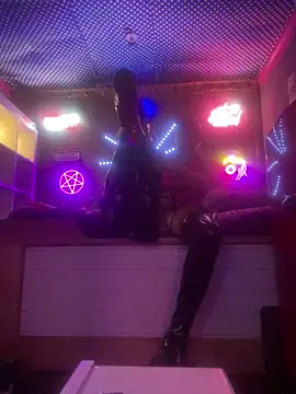 kinkycdslutsv online show from February 5, 2025, 6:37 pm