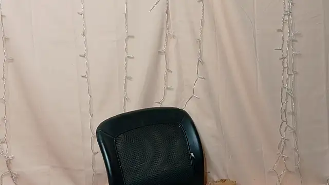 leenieb88 online show from February 9, 2025, 1:11 am