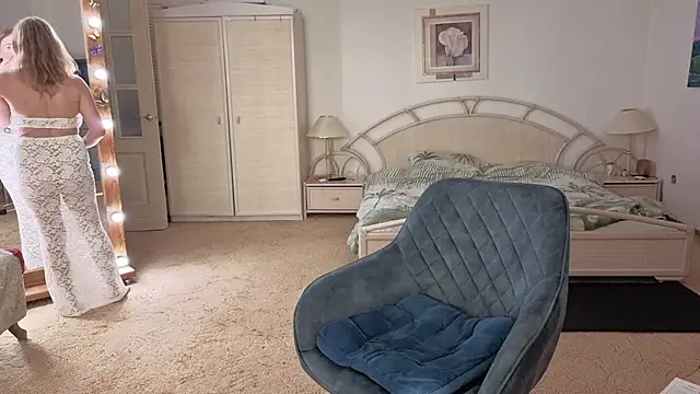 Snapshot of moonlight4u chatting on November 15, 2025, 6:28 am moonlight4u online show from November 15, 2025, 6:28 am