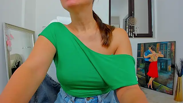 Julya Anna online show from October 8, 2025, 3:52 am