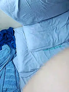 Snapshot of Away_Smit chatting on April 15, 2026, 7:58 pm Away Smit online show from April 15, 2026, 7:58 pm