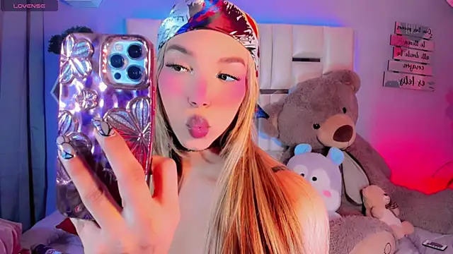 Snapshot of Aileen_18 chatting on November 14, 2025, 7:45 am Aileen 18 online show from November 14, 2025, 7:45 am