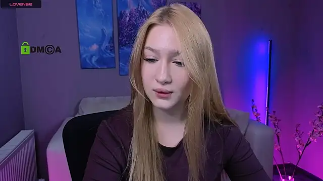 Snapshot of playful_sophie chatting on November 16, 2025, 8:24 pm playful sophie online show from November 16, 2025, 8:24 pm