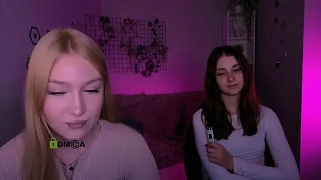 playful sophie online show from April 7, 2026, 7:48 pm