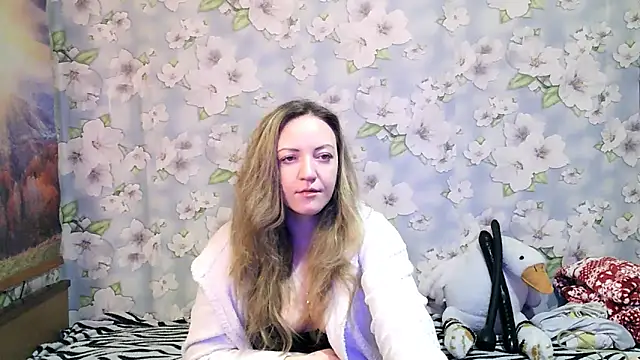 Snapshot of KattyLuuu chatting on November 19, 2025, 9:04 pm KattyLuuu online show from November 19, 2025, 9:04 pm