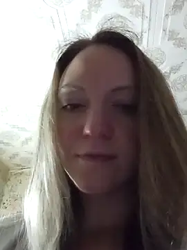 Snapshot of KattyLuuu chatting on December 14, 2025, 9:31 pm KattyLuuu online show from December 14, 2025, 9:31 pm