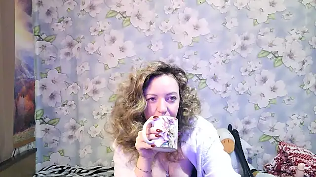 Snapshot of KattyLuuu chatting on November 6, 2025, 9:08 pm KattyLuuu online show from November 6, 2025, 9:08 pm