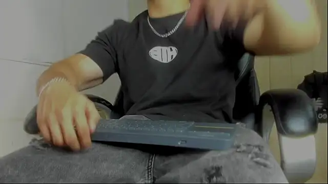 Snapshot of jeicob_gagnon chatting on January 13, 2026, 9:30 pm jeicob gagnon online show from January 13, 2026, 9:30 pm