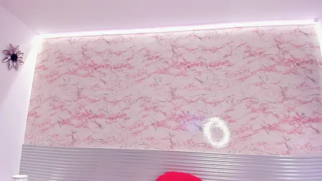 Snapshot of Camiilaa_C chatting on December 2, 2025, 11:45 am Camiilaa C online show from December 2, 2025, 11:45 am