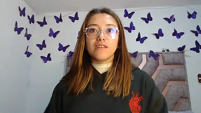 Snapshot of Anny_Fox- chatting on November 15, 2025, 5:11 am Anny Fox- online show from November 15, 2025, 5:11 am