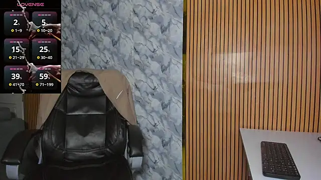 Hideintheoffice online show from November 21, 2025, 11:04 pm