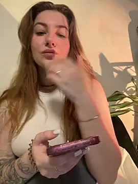 Snapshot of MayaMystic chatting on November 21, 2025, 1:10 pm MayaMystic online show from November 21, 2025, 1:10 pm