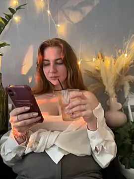 Snapshot of MayaMystic chatting on September 29, 2025, 1:17 pm MayaMystic online show from September 29, 2025, 1:17 pm