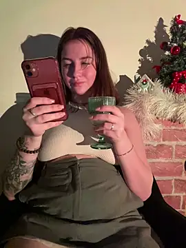 MayaMystic online show from December 17, 2025, 1:27 pm