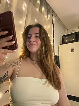 Snapshot of MayaMystic chatting on November 17, 2025, 4:11 pm MayaMystic online show from November 17, 2025, 4:11 pm