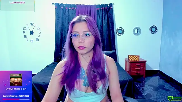 Snapshot of LilSasha chatting on October 1, 2025, 4:06 am LilSasha online show from October 1, 2025, 4:06 am