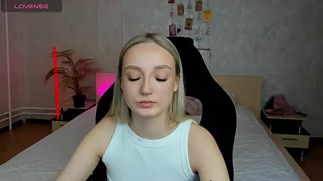 Snapshot of Cheryl__Brown chatting on March 11, 2025, 1:05 am Cheryl Brown online show from March 11, 2025, 1:05 am