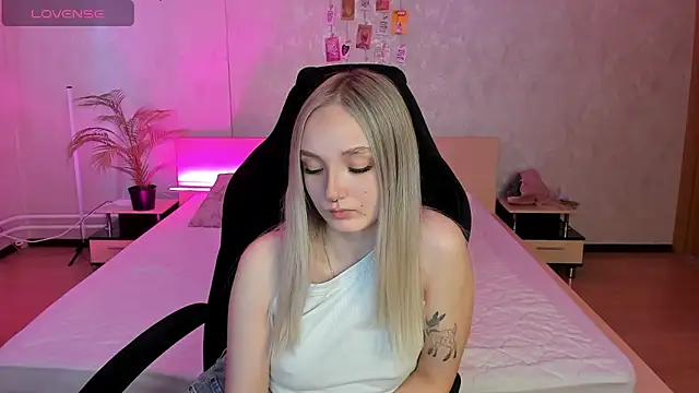 Snapshot of Cheryl__Brown chatting on March 14, 2025, 1:48 am Cheryl Brown online show from March 14, 2025, 1:48 am