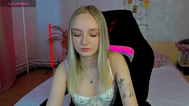 Snapshot of Cheryl__Brown chatting on March 4, 2025, 4:06 am Cheryl Brown online show from March 4, 2025, 4:06 am