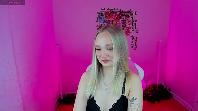 Snapshot of Cheryl__Brown chatting on March 8, 2025, 1:17 am Cheryl Brown online show from March 8, 2025, 1:17 am