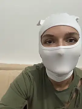 Nikki Hoee online show from October 24, 2025, 5:01 pm