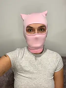 Nikki Hoee online show from November 23, 2025, 3:44 pm