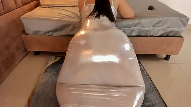 victoriaroyce1 online show from December 4, 2025, 3:11 pm