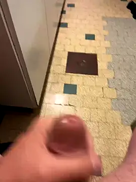 Snapshot of mikiss789 chatting on November 10, 2025, 4:28 am mikiss789 online show from November 10, 2025, 4:28 am