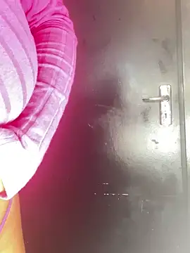 Snapshot of teddy04 chatting on March 15, 2025, 8:10 pm teddy04 online show from March 15, 2025, 8:10 pm