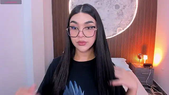 Snapshot of RoseCassie chatting on May 5, 2026, 1:25 pm RoseCassie online show from May 5, 2026, 1:25 pm