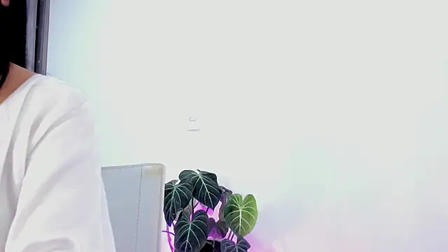 Snapshot of Sara_Leblanc chatting on March 10, 2025, 12:38 pm Sara Leblanc online show from March 10, 2025, 12:38 pm