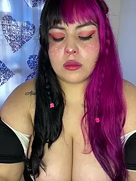 Snapshot of Pinky-Flower chatting on January 17, 2025, 10:56 pm Pinky-Flower online show from January 17, 2025, 10:56 pm