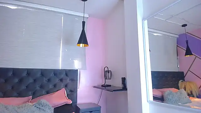 lauraltt online show from February 25, 2025, 9:15 pm