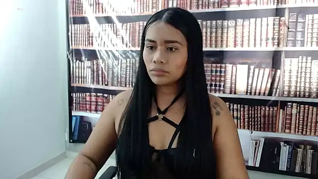 Snapshot of Amber_Bluu chatting on December 18, 2024, 8:36 pm Amber Bluu online show from December 18, 2024, 8:36 pm