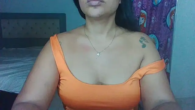 Snapshot of Amber_Bluu chatting on January 20, 2025, 11:32 pm Amber Bluu online show from January 20, 2025, 11:32 pm