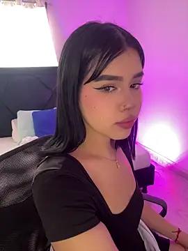 Lily Woodz online show from April 17, 2026, 7:38 pm