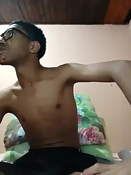 matheusroger online show from December 20, 2024, 5:04 am