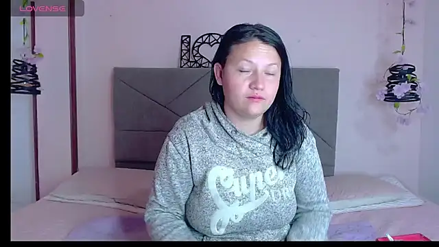 Snapshot of kattia_bk chatting on January 28, 2025, 12:00 pm kattia bk online show from January 28, 2025, 12:00 pm