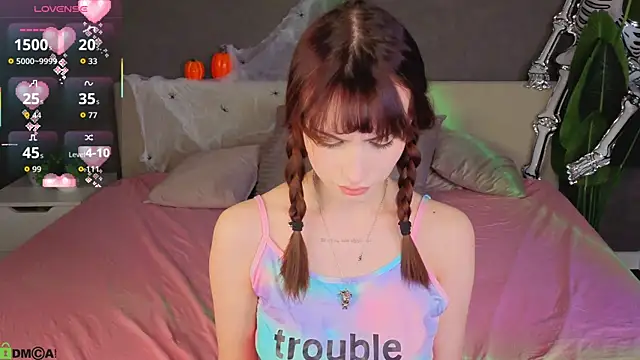 Snapshot of Mollly_Rouge chatting on October 22, 2025, 12:43 am Mollly Rouge online show from October 22, 2025, 12:43 am