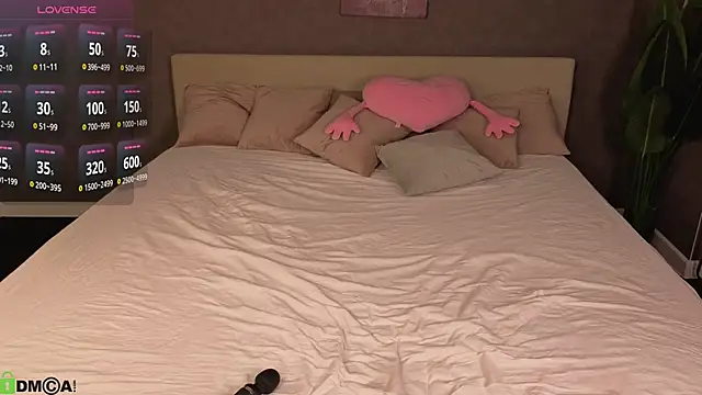 Snapshot of Mollly_Rouge chatting on December 13, 2025, 10:49 pm Mollly Rouge online show from December 13, 2025, 10:49 pm