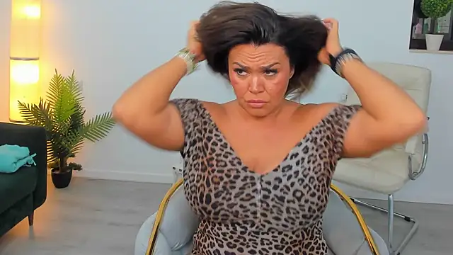 Snapshot of Aileen_Stone chatting on October 27, 2025, 3:35 pm Aileen Stone online show from October 27, 2025, 3:35 pm