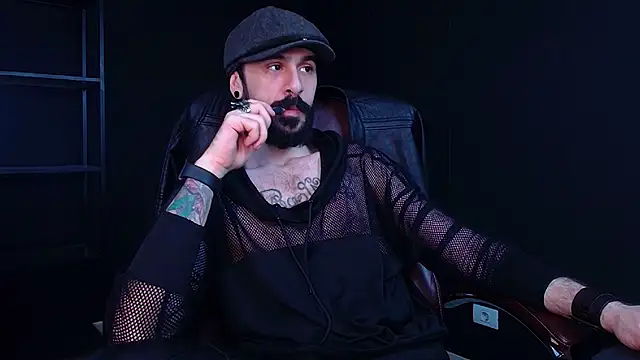 Snapshot of AxelColton chatting on December 4, 2025, 6:23 am AxelColton online show from December 4, 2025, 6:23 am