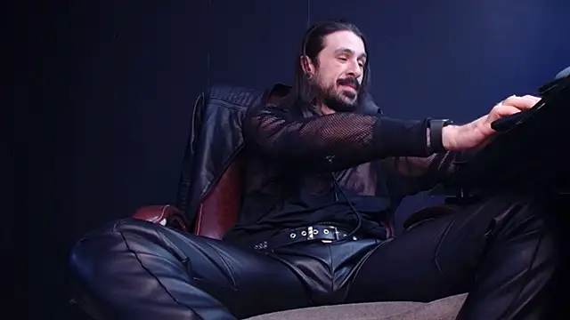 Snapshot of AxelColton chatting on October 25, 2025, 10:25 am AxelColton online show from October 25, 2025, 10:25 am