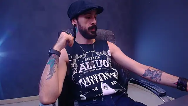 Snapshot of AxelColton chatting on November 23, 2025, 5:50 am AxelColton online show from November 23, 2025, 5:50 am