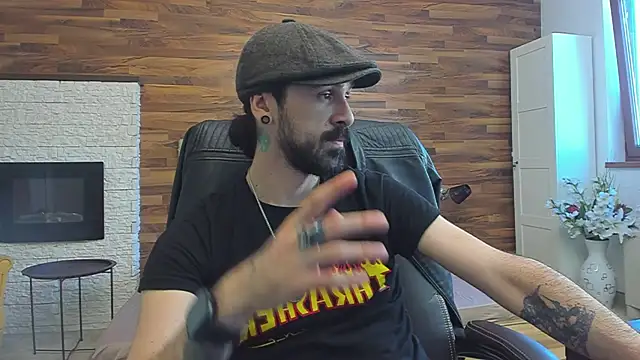 Snapshot of AxelColton chatting on November 3, 2025, 11:36 am AxelColton online show from November 3, 2025, 11:36 am