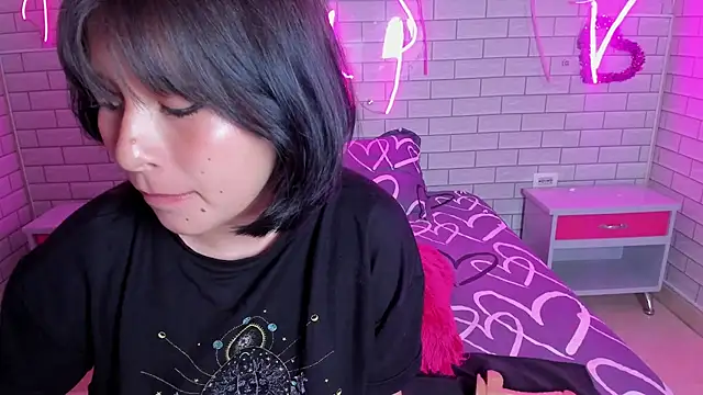 Snapshot of Lily_Martinez chatting on February 19, 2025, 12:03 am Lily Martinez online show from February 19, 2025, 12:03 am