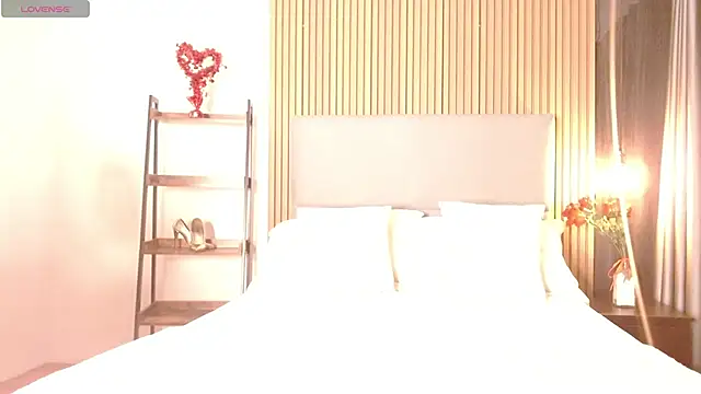 Snapshot of Sienna_Blake_ chatting on October 10, 2025, 8:53 pm Sienna Blake online show from October 10, 2025, 8:53 pm