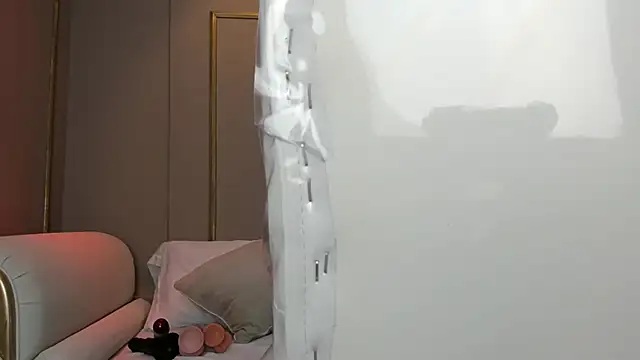 PerlaPreciosa online show from December 20, 2025, 4:04 am