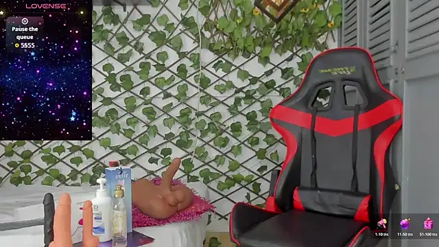 dani-lue online show from November 15, 2025, 1:04 pm